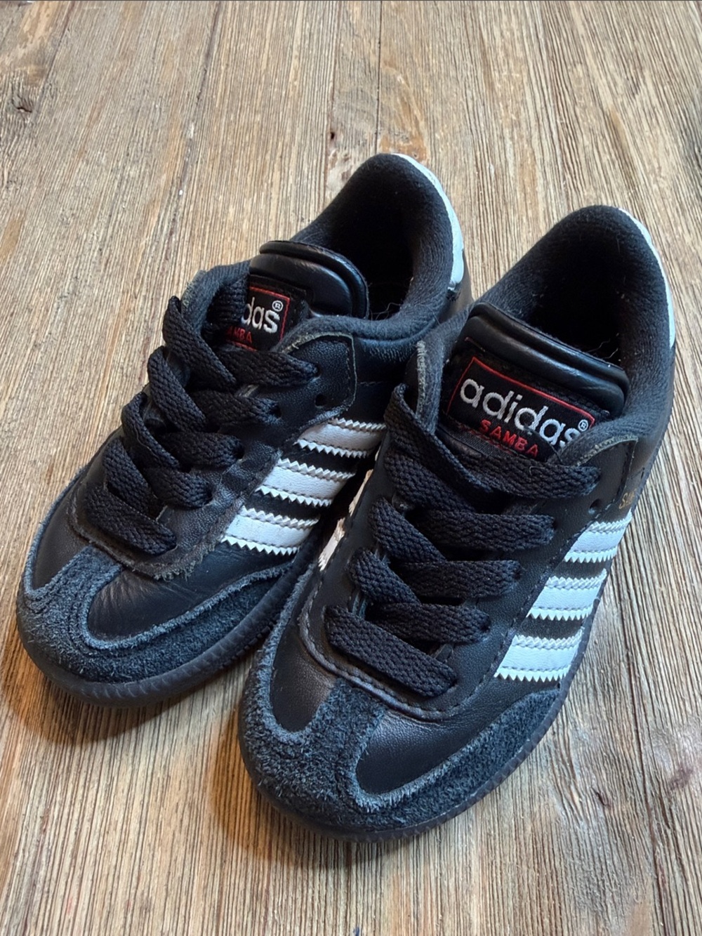 adidas Kids classic Black Samba Sneakers size 8 great condition!
